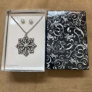 Dazzling Snowflake Necklace and Earring Set